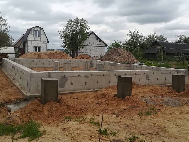 Ленточный фундамент под частный дом в поселке Ильичёво